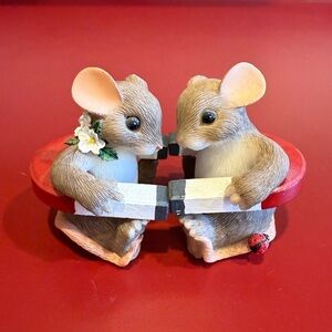 Magnet Figurine "Opposites Attract" Charming Tails (Mouse) [Retired]